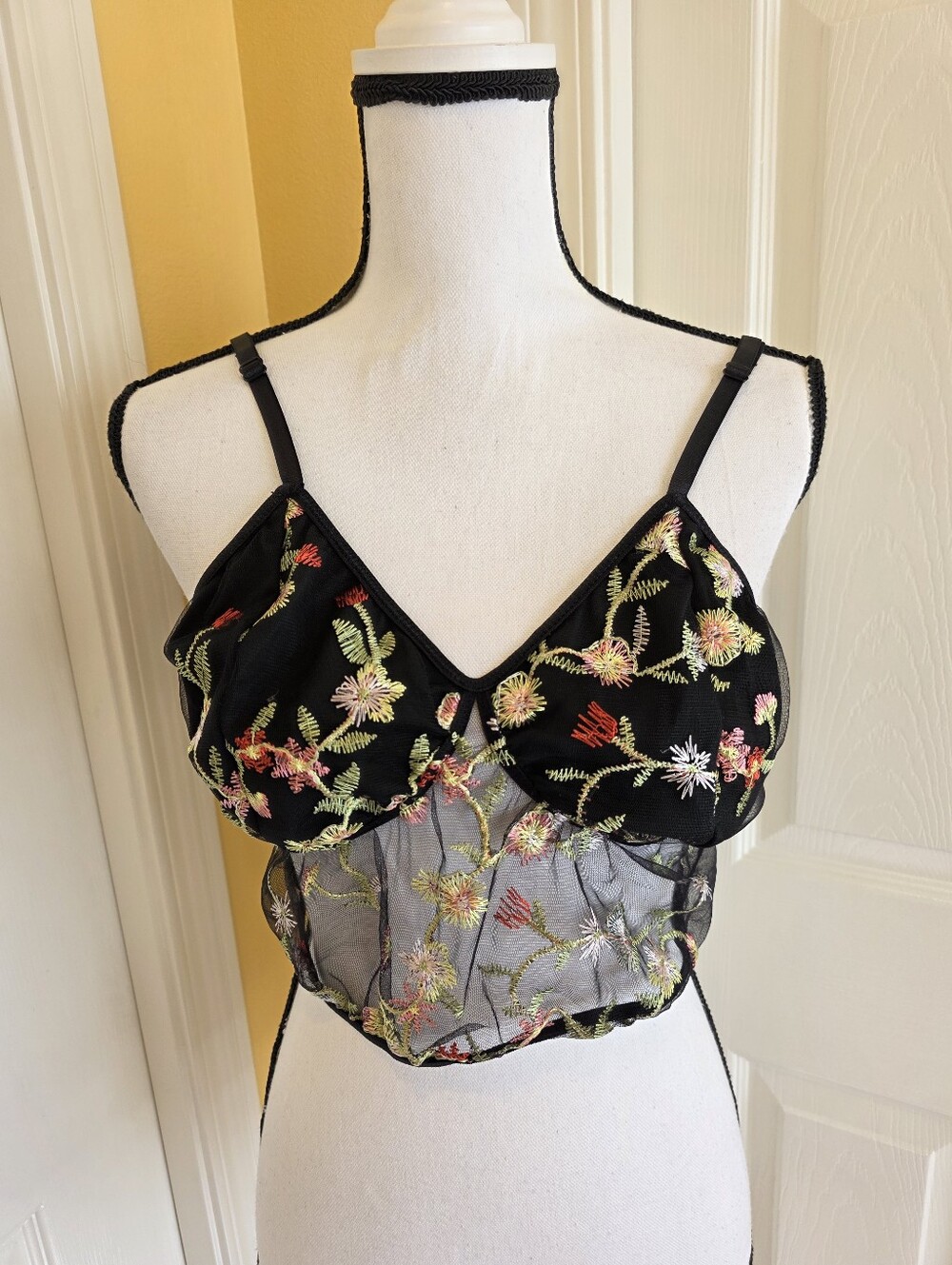 BLACK FLORAL CAMI TOP, SIZE 3XL